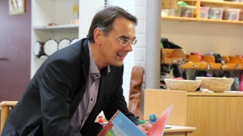 Ingbert Liebing, MdB liest für Kita-Kinder