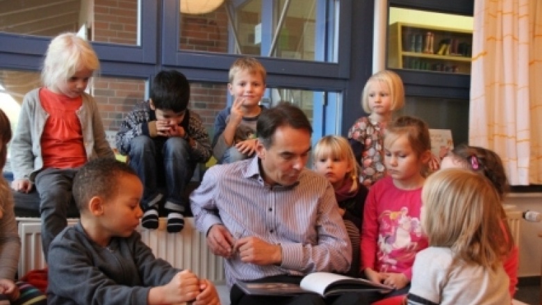 Ingbert Liebing, MdB liest für Kita-Kinder