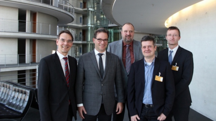 Ingbert Liebing, MdB mit dem Parlamentarischen Staatssekretär Florian Pronold, MdB, Manfred Uekermann, Martin Seemann und Burkhard Jansen (von links nach rechts)