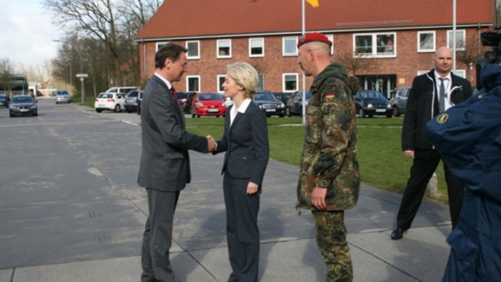 Ministerin von der Leyen mit guten Botschaften für Nordfriesland