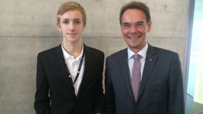 Steven Nowak bedankt sich bei Ingbert Liebing, MdB für die Einladung